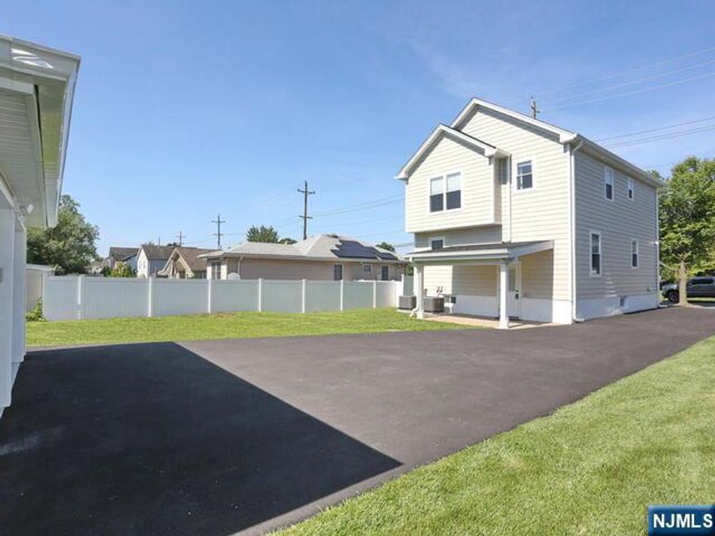 Photo of 51 Pomona Avenue, Fair Lawn, NJ 07410 (MLS # 25043129)