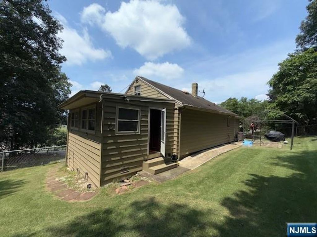 Photo of 980 Black Oak Ridge Road, Wayne, NJ 07470 (MLS # 25037248)