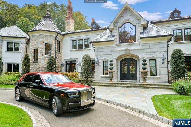 14 Denison Drive, Saddle River, New Jersey - 7 Bedrooms  
12.5 Bathrooms  
21 Rooms - 