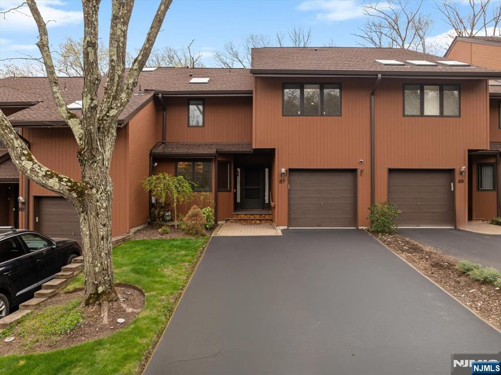 Rental Property at 87 Sullivan Dr, West Orange, New Jersey - Bedrooms: 3 
Bathrooms: 4 
Rooms: 8  - $5,200 MO.