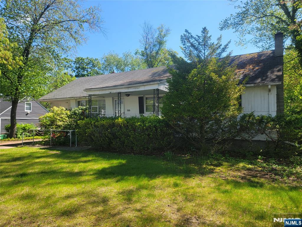 Property for Sale at 599 Walnut Street, Twp Of Washington, New Jersey - Bedrooms: 3 
Bathrooms: 2 
Rooms: 6  - $559,000