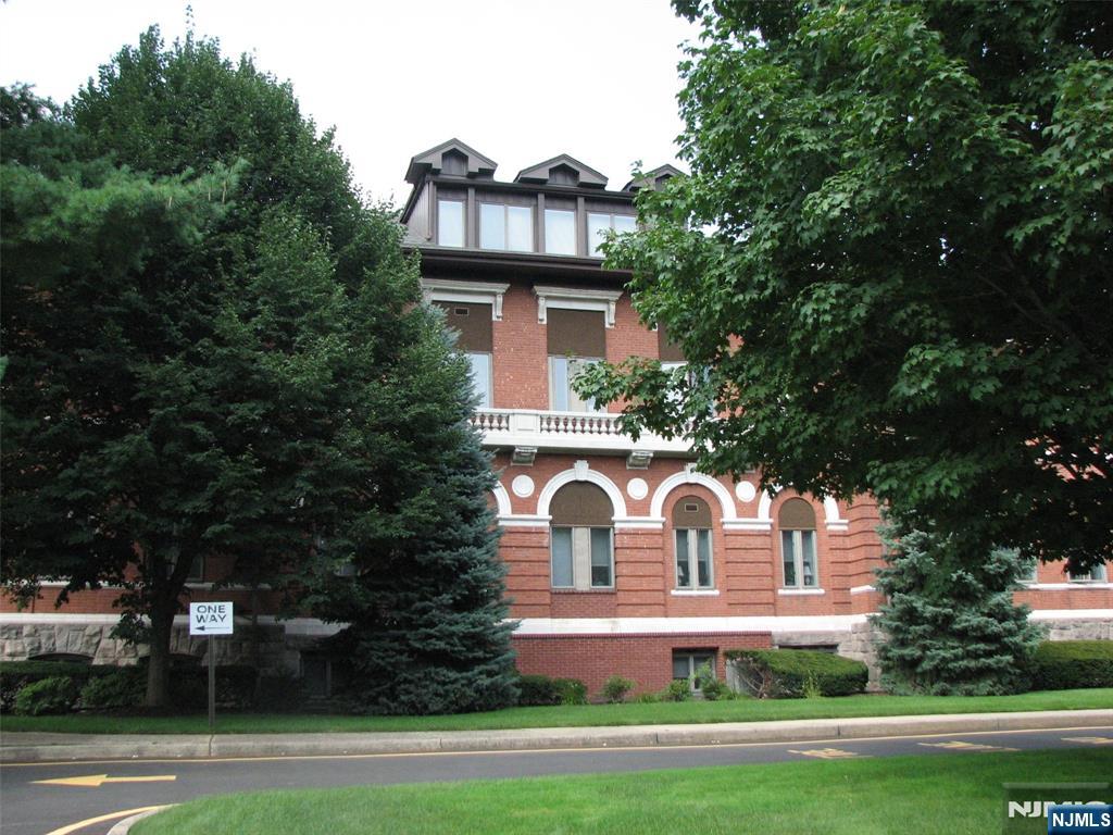 27 Clinton Avenue 1I