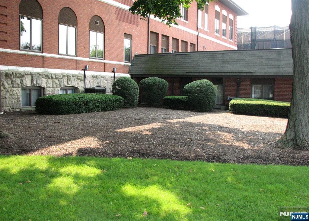 27 Clinton Avenue 1I