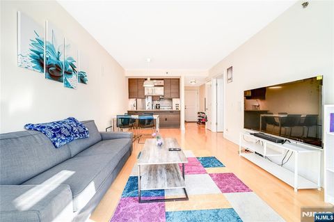 Photo of 10 Regent St #516, Jersey City, NJ 07302 (MLS # 26013778)