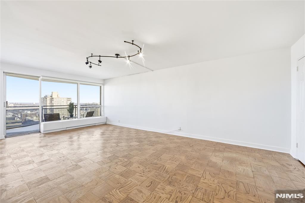 2077 Center Avenue 20F