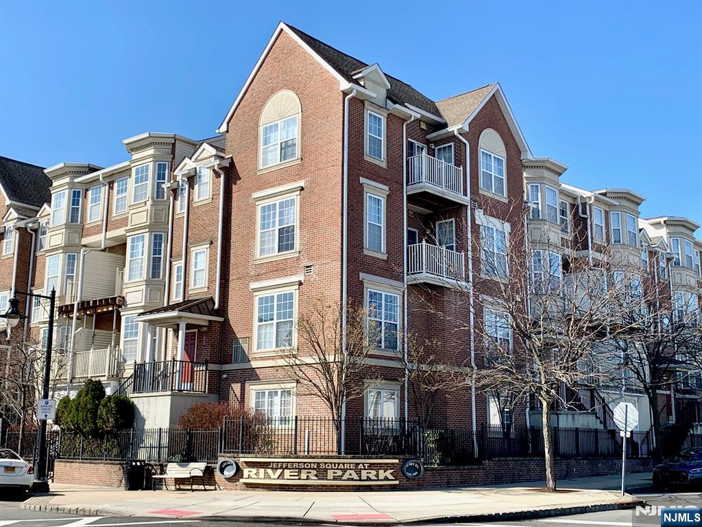 Rental Property at 200 Dey 277, Harrison, New Jersey - Bedrooms: 2 
Bathrooms: 3 
Rooms: 6  - $3,100 MO.