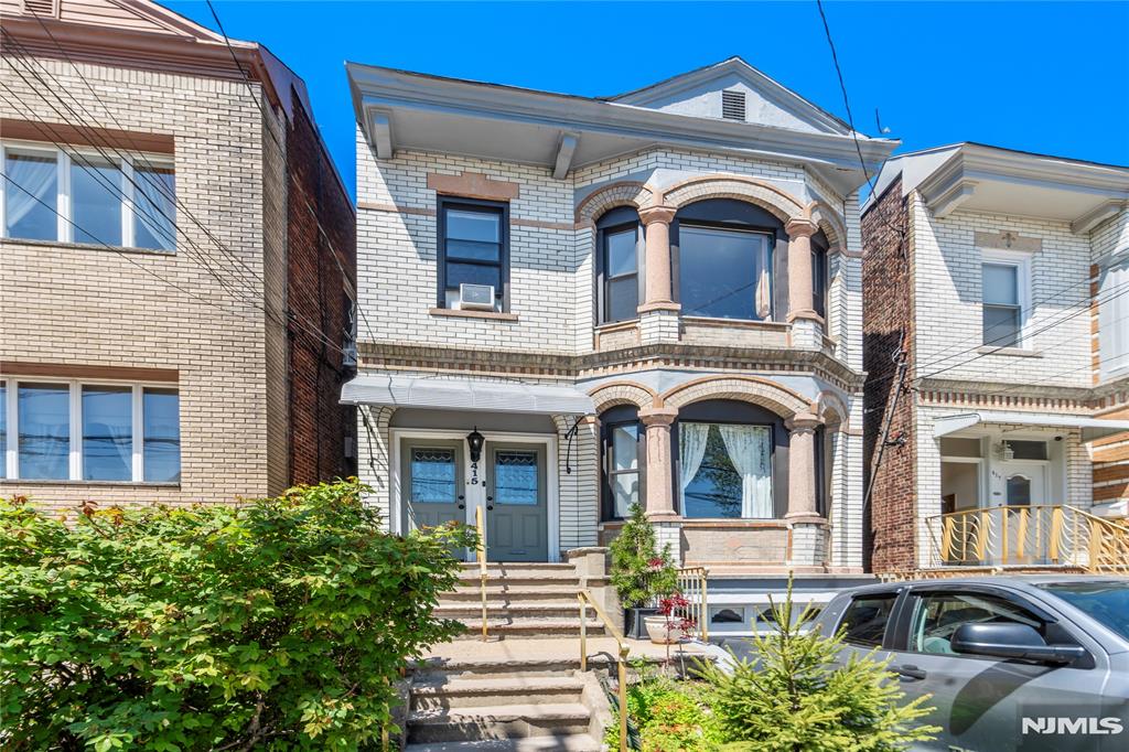 415 Gregory Ave 2, Weehawken, New Jersey - 4 Bedrooms  
1 Bathrooms  
8 Rooms - 