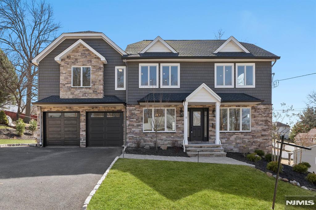 12 Borkowski Place, Woodland Park, New Jersey - 4 Bedrooms  
4 Bathrooms  
10 Rooms - 