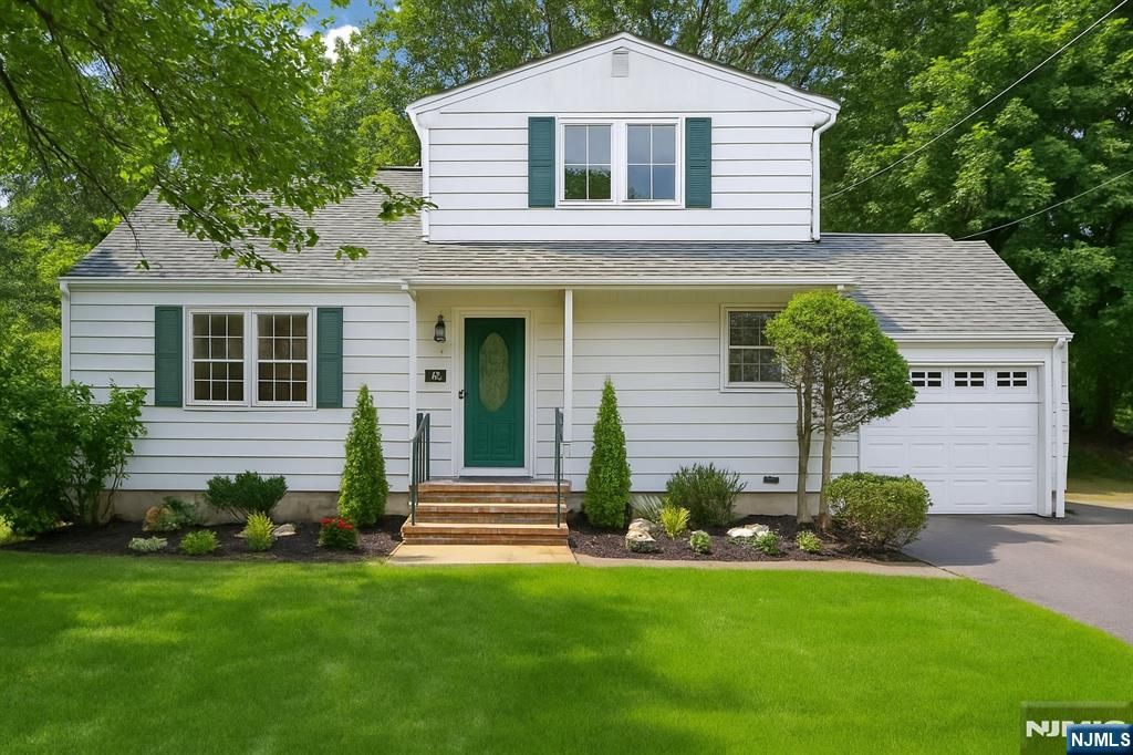 Photo of 674 Ackerman Avenue, Glen Rock, NJ 07452 (MLS # 25025316)