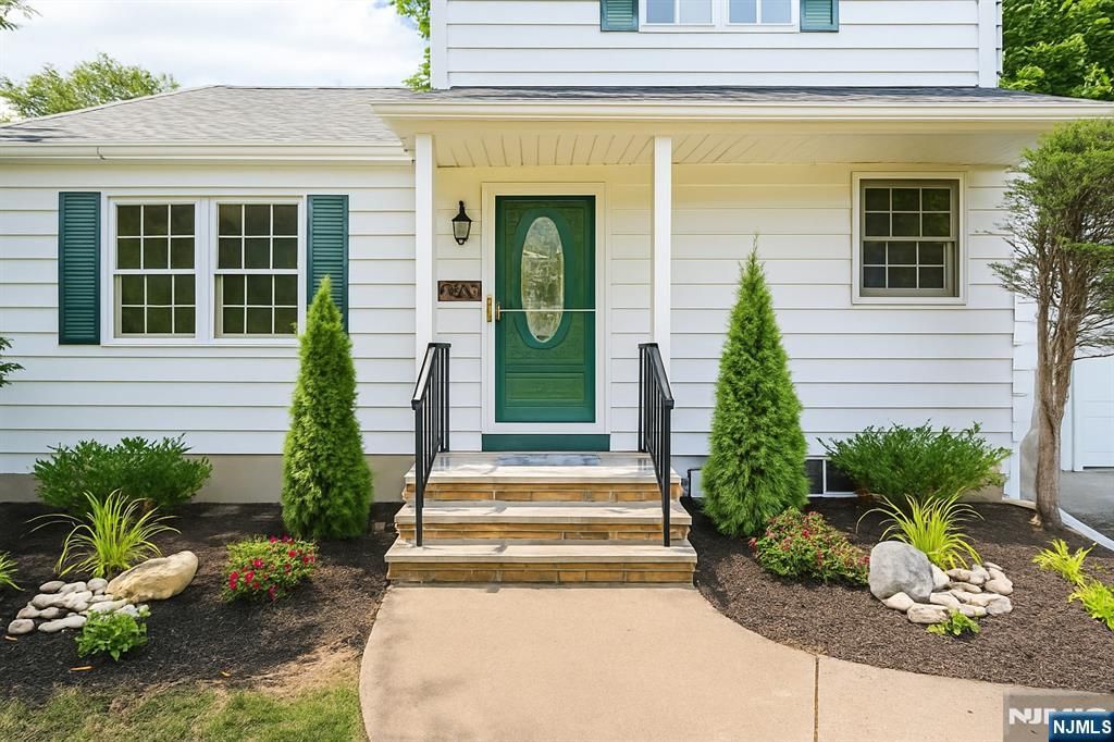 Photo of 674 Ackerman Avenue, Glen Rock, NJ 07452 (MLS # 25025316)