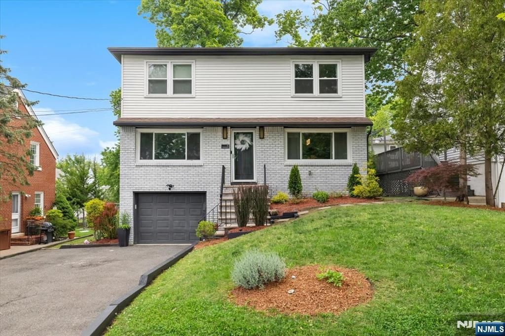 Photo of 11 Nottingham RD, West Orange, NJ 07052 (MLS # 26019707)