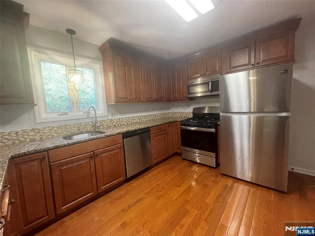 1019 Ringwood Avenue 3