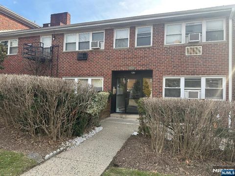Photo of 1624 Valley St #1C, Fort Lee, NJ 07024 (MLS # 25043093)