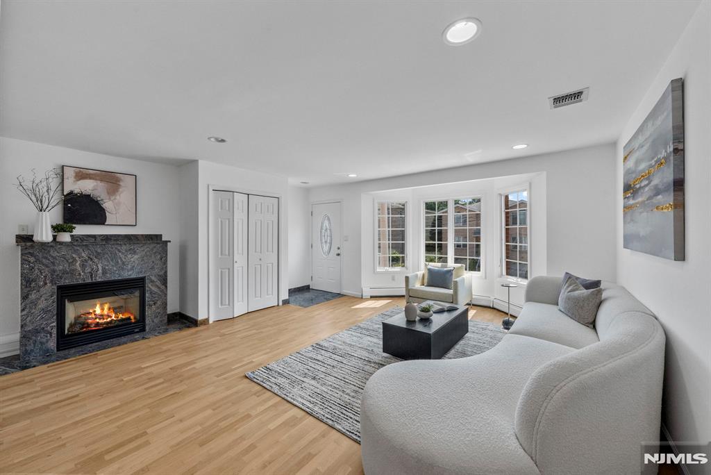 433 1st Street B