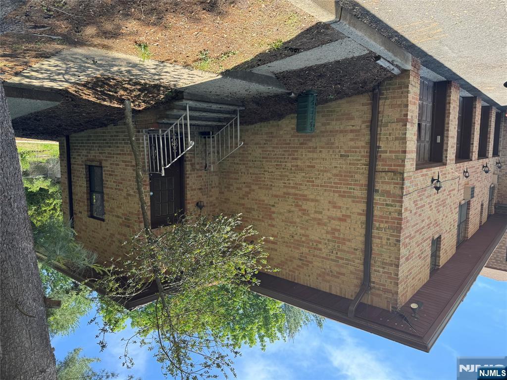Rental Property at 231 River Dr 5, River Vale, New Jersey - Bedrooms: 2 
Bathrooms: 2 
Rooms: 5  - $3,000 MO.