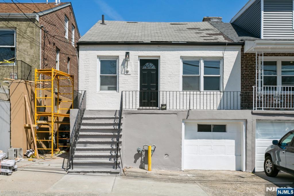 Rental Property at 40 Woodcliff Ave, North Bergen, New Jersey - Bedrooms: 3 
Bathrooms: 2 
Rooms: 7  - $4,100 MO.