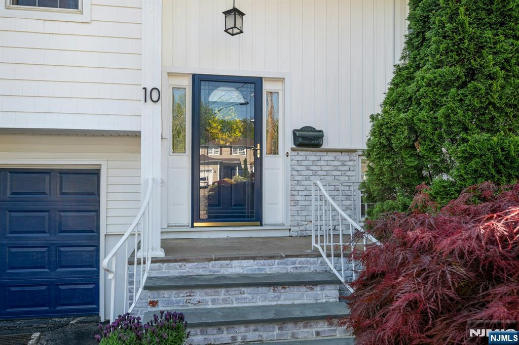 10 Ronald Terrace