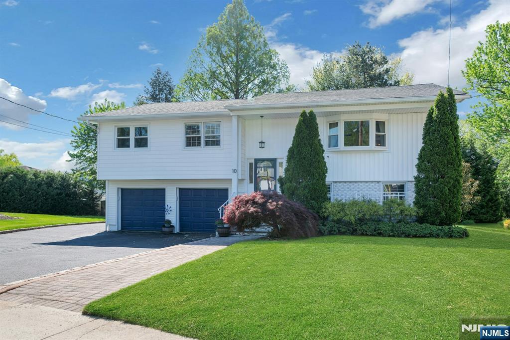 10 Ronald Terrace