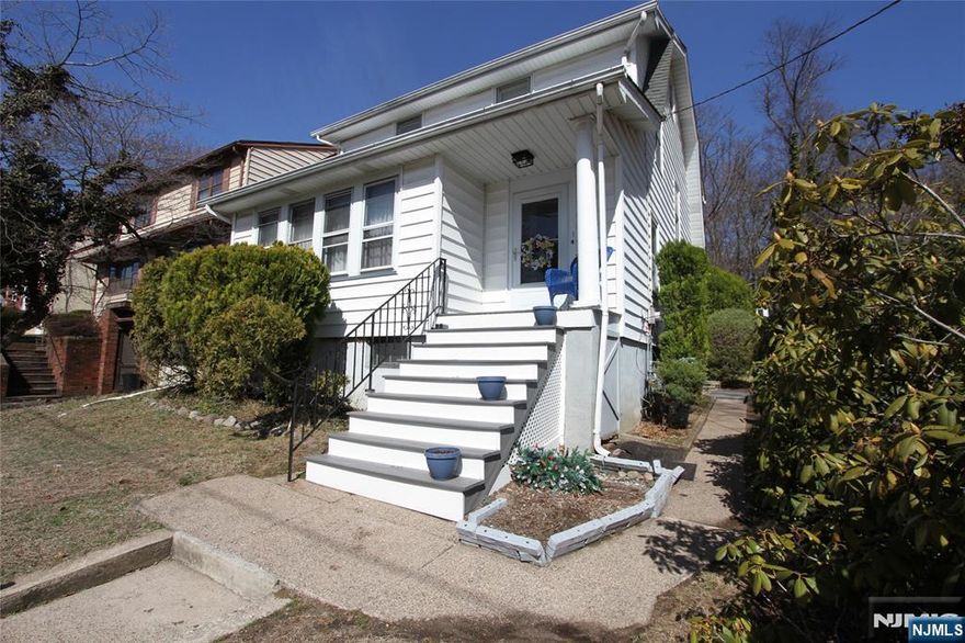 Bright 2nd fl. apt. in an owner occupied home. Newer eat in kitchen w/SS appliances, LR w/a large closet, BR with a large closet, and a spacious newer full bath. The walk up attic is perfect for extra storage! On street parking,the local laundromat is not far away. Pets conditional, no smoking on the property. Owner pays radiator heat, and there are also elec. baseboards if more is desired.