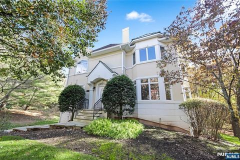 Photo of 159 Brownstone Ct, Old Tappan, NJ 07675 (MLS # 25038858)