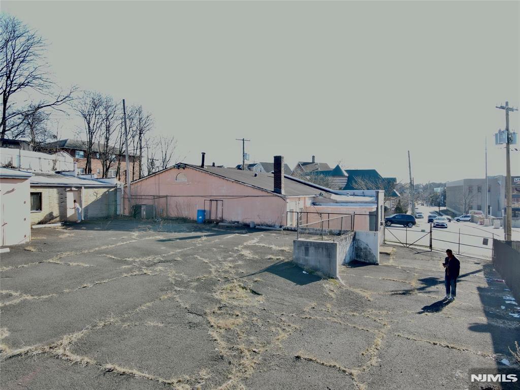 425 Paterson Avenue