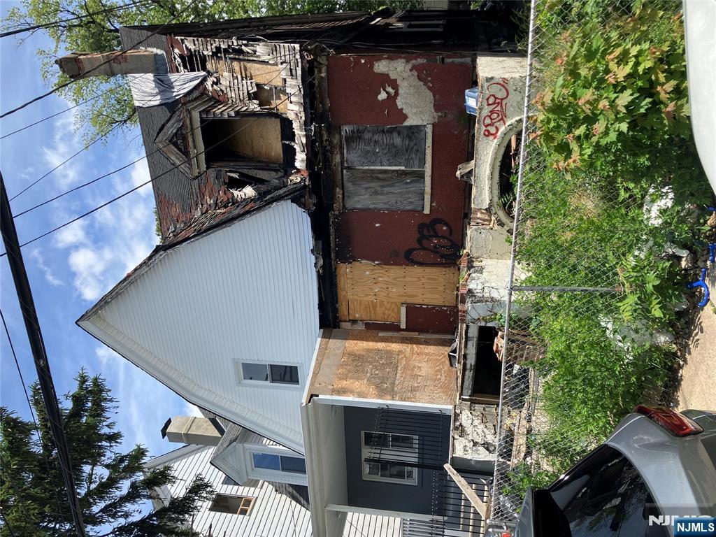 161 12th Street, Newark, New Jersey - 4 Bedrooms  
1 Bathrooms  
9 Rooms - 