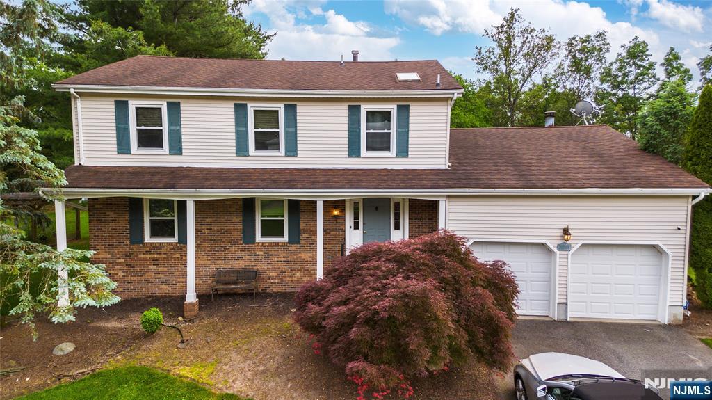 76 Point View Parkway, Wayne, New Jersey - 4 Bedrooms  
3 Bathrooms  
9 Rooms - 
