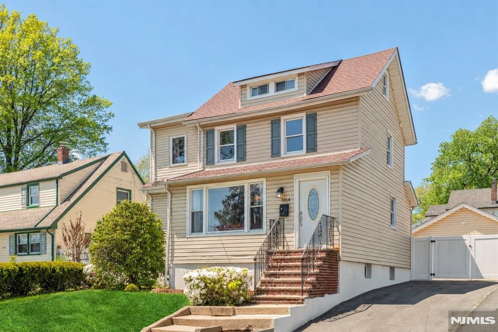 Photo of 1154 Stasia Street, Teaneck, NJ 07666 (MLS # 26014310)