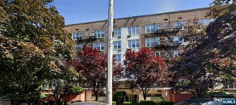 Photo of 2160 Center Ave #3J, Fort Lee, NJ 07024 (MLS # 26019283)