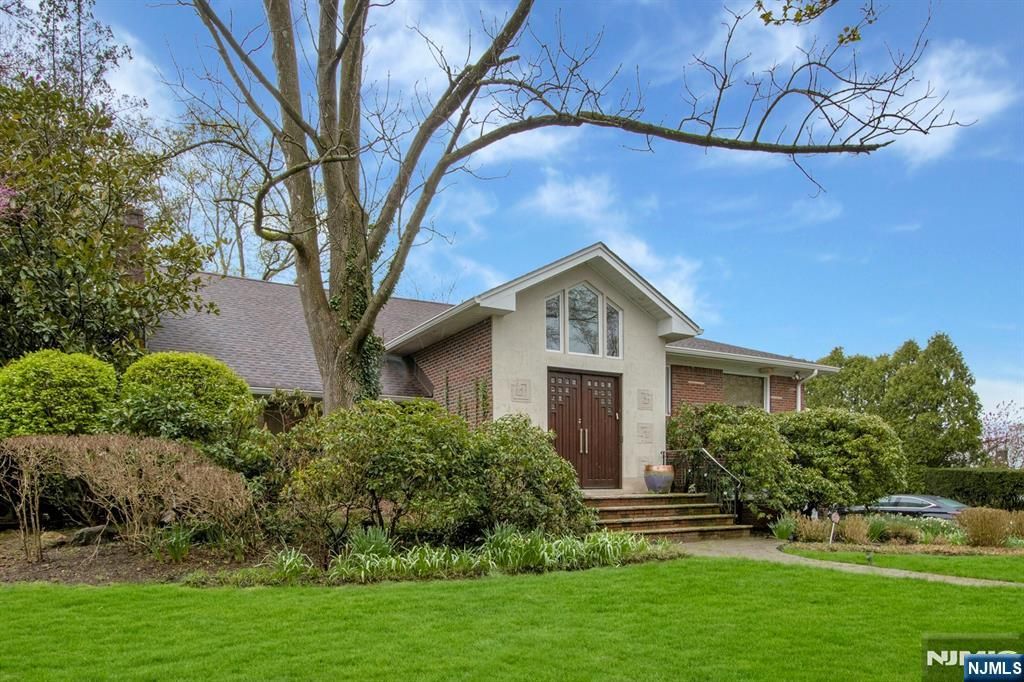 Photo of 278 Fountain Road, Englewood, NJ 07631 (MLS # 25039485)