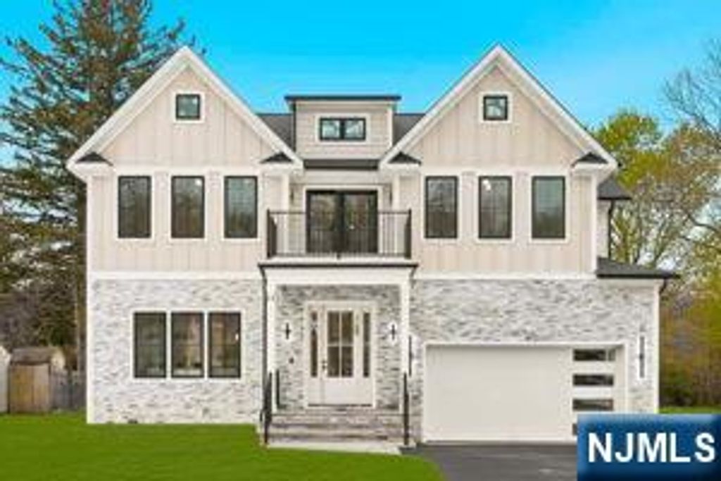 Photo of 11 Hawthorne Drive, Livingston, NJ 07039 (MLS # 26003703)