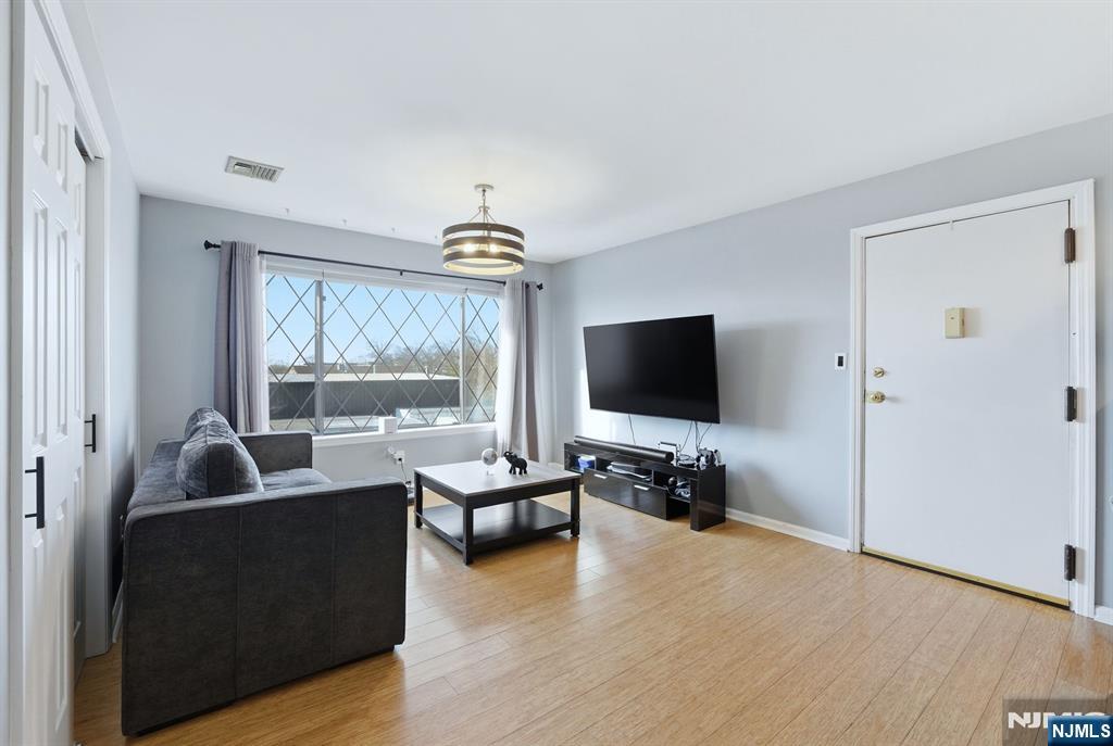 192 Burnett Avenue 15