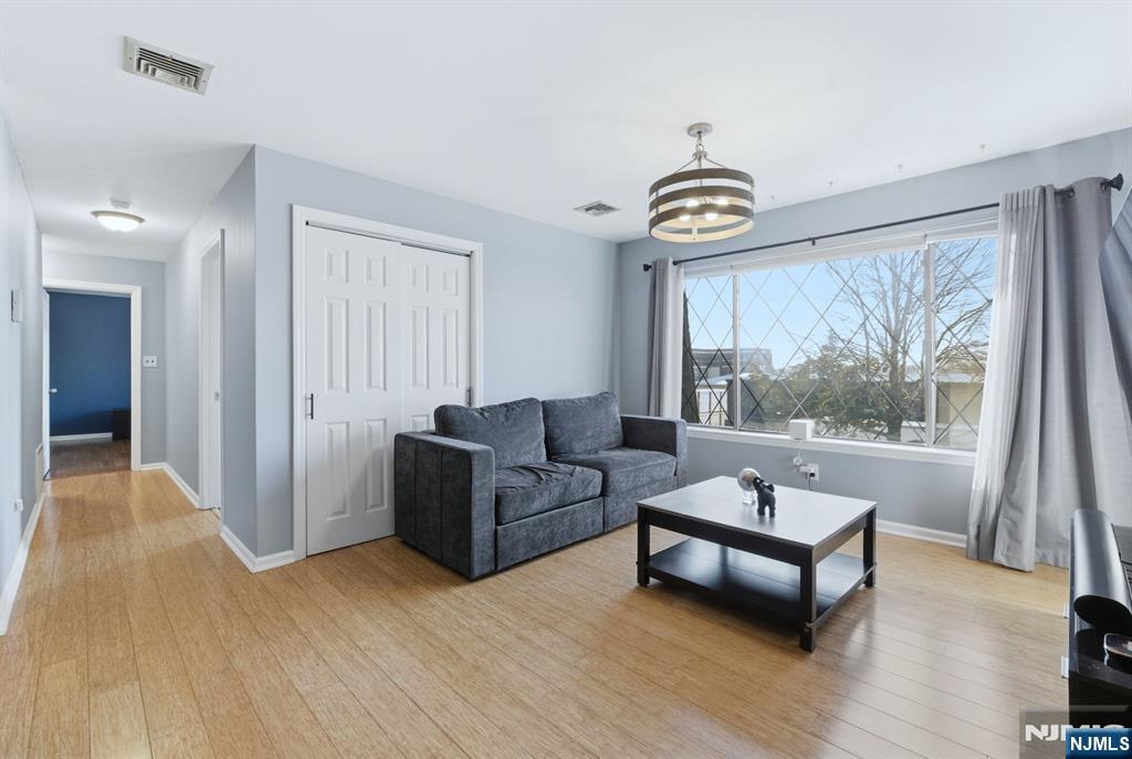 192 Burnett Avenue 15