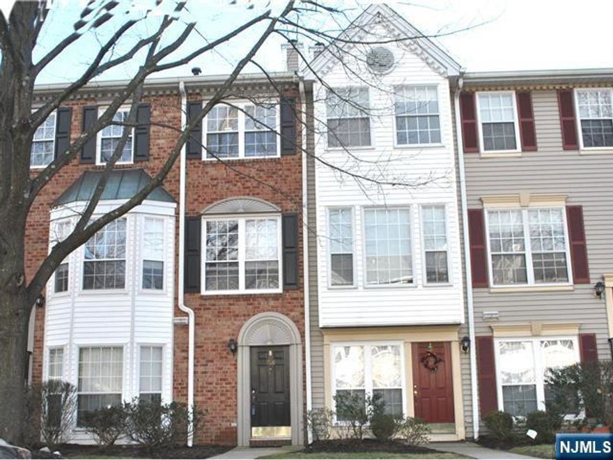 GREAT ONE BEDROOM, 1 BATH, END UNIT IN DESIRABLE SOCIETY HILL - NO STEPS - GROUND FLOOR - LAUNDRY IN UNIT, PARKING SPACE - PERFECT PLACE TO HANG YOUR HAT!! COMPLEX HAS POOL, TENNIS COURTS AND CLUBHOUSE - CONVENIENT TO ALL MAJOR HIGHWAYS (RTE 17,287,202) AND NY TRANSPORTATION SHOPPING, AND NJ TRANSIT BUS STOP.