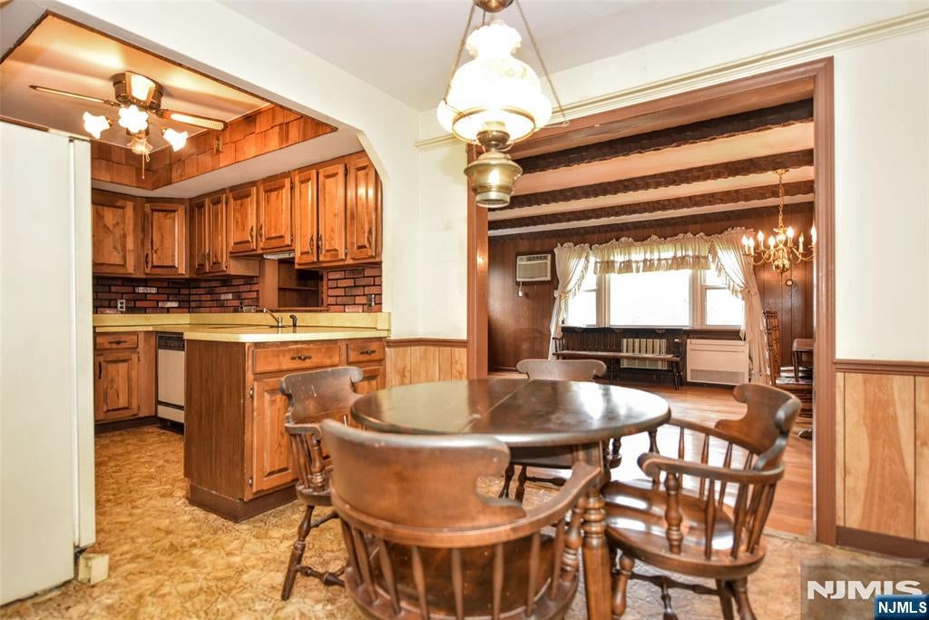 4 Demartini Place