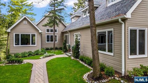 68 High Point Road Bloomingdale NJ 07403