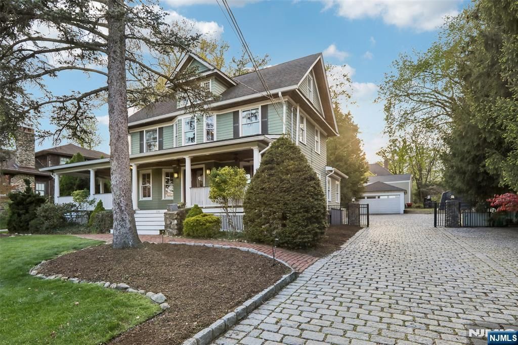 Photo of 130 N Maple Avenue, Ridgewood Village, NJ 07450 (MLS # 26012068)