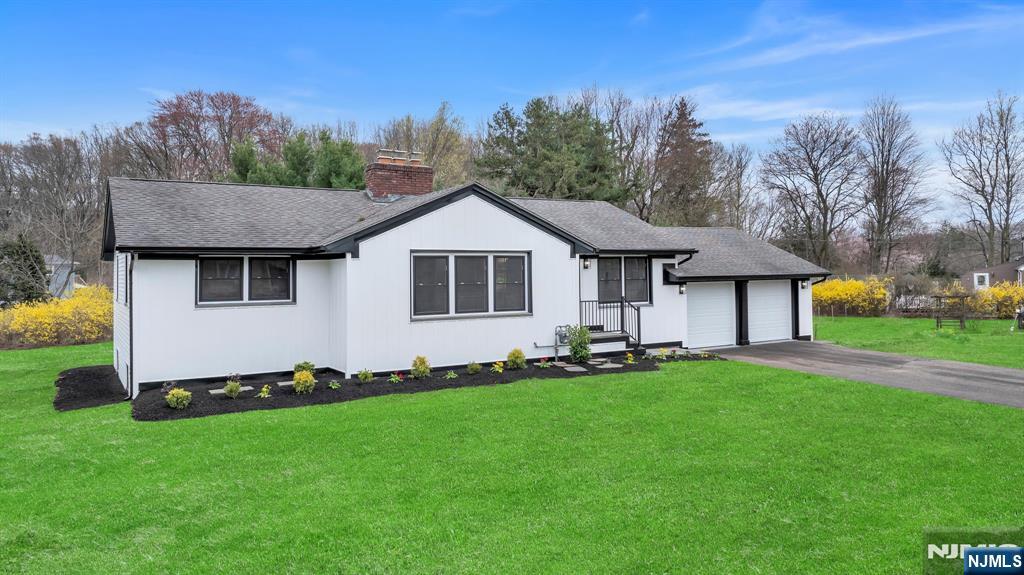 Property for Sale at 76 Hollywood Avenue, Fairfield, New Jersey - Bedrooms: 3 
Bathrooms: 2 
Rooms: 8  - $749,900