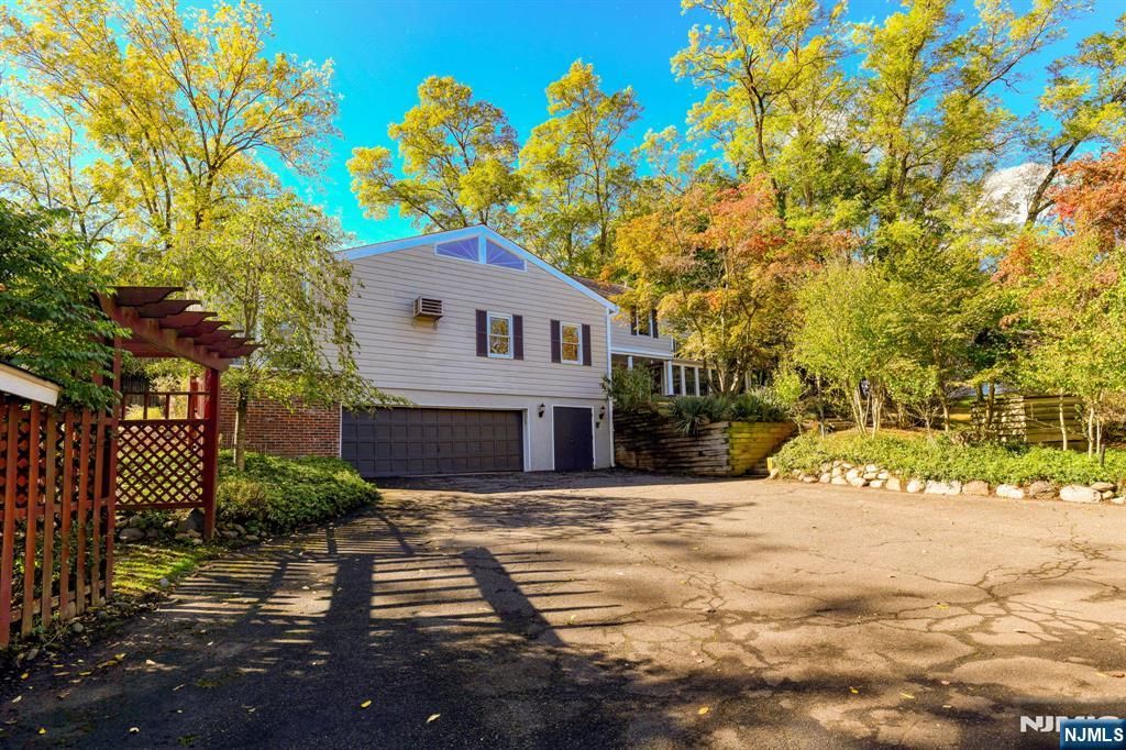 Photo of 689 Blue Hill Road, River Vale, NJ 07675 (MLS # 25033688)