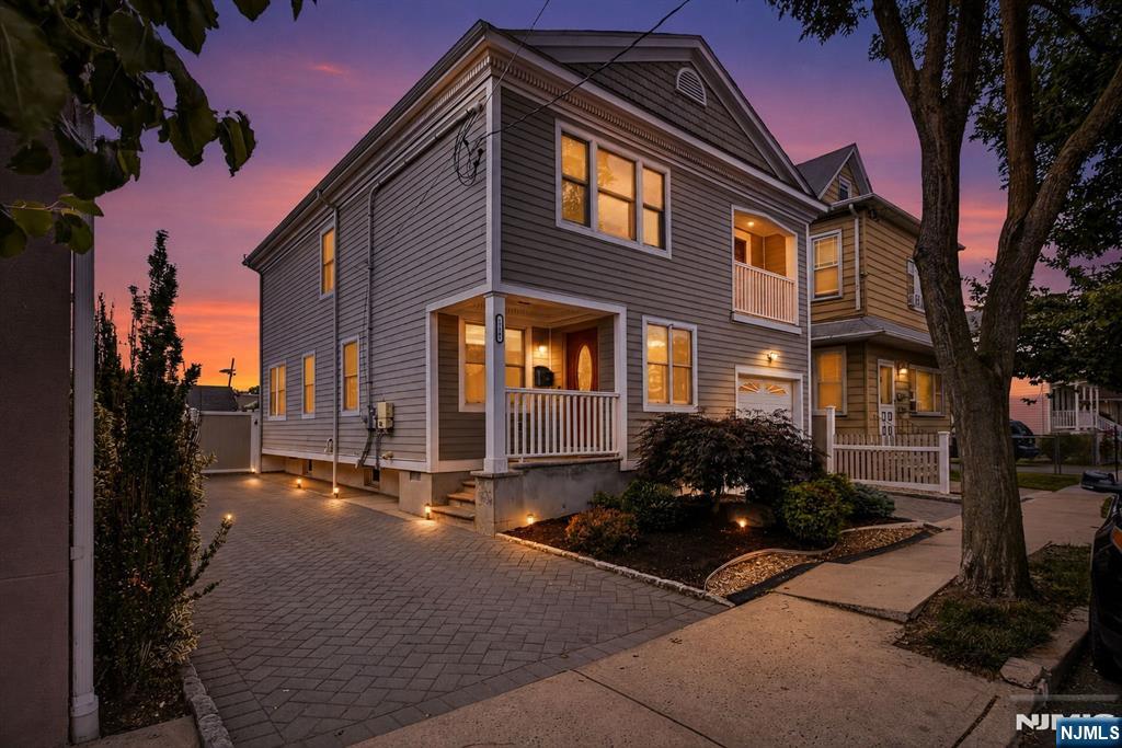 112 Hathaway Street
