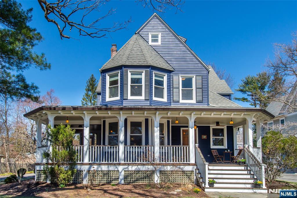 197 Inwood Ave, Montclair, New Jersey - 4 Bedrooms  
3 Bathrooms  
10 Rooms - 