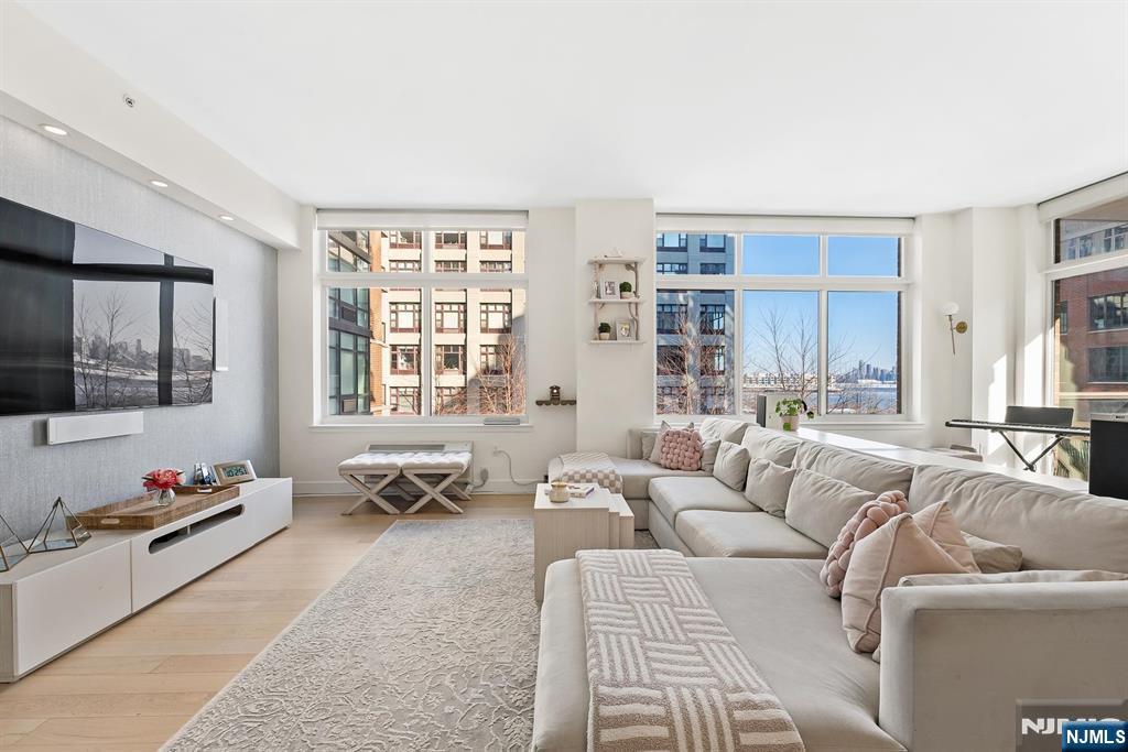 1400 Hudson Street 322