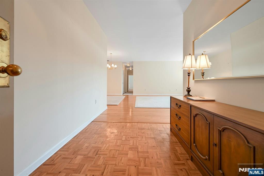 27 W Clinton Avenue 2-M