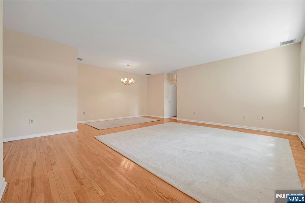 27 W Clinton Avenue 2-M