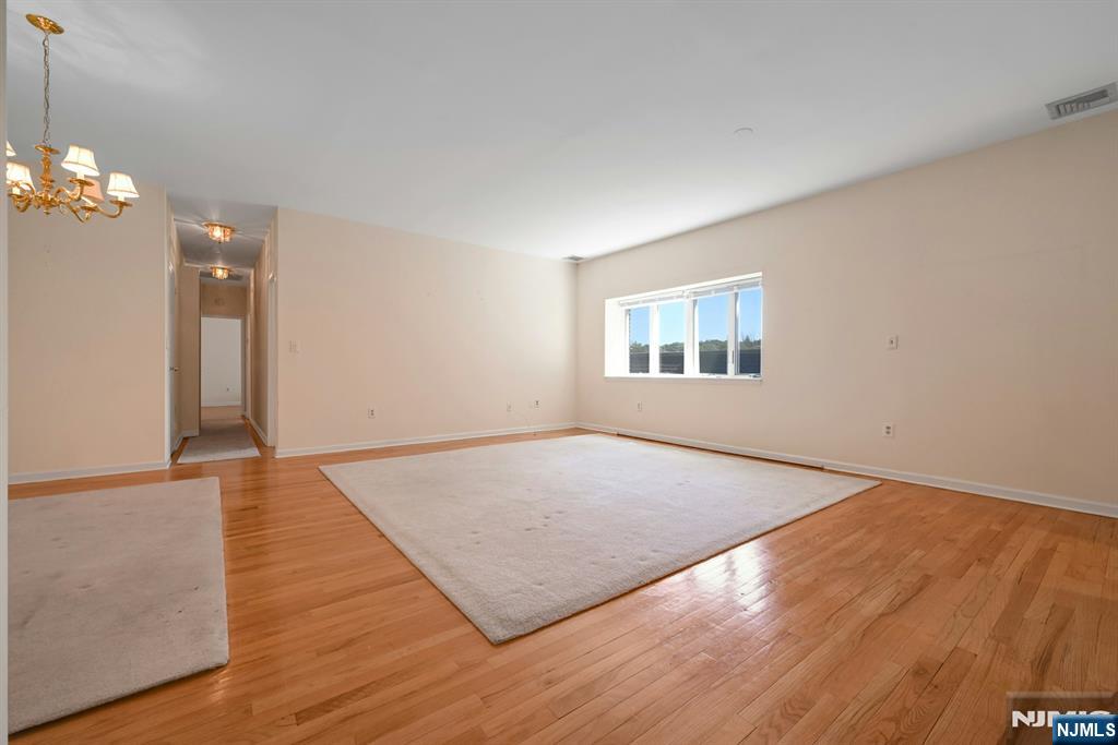 27 W Clinton Avenue 2-M