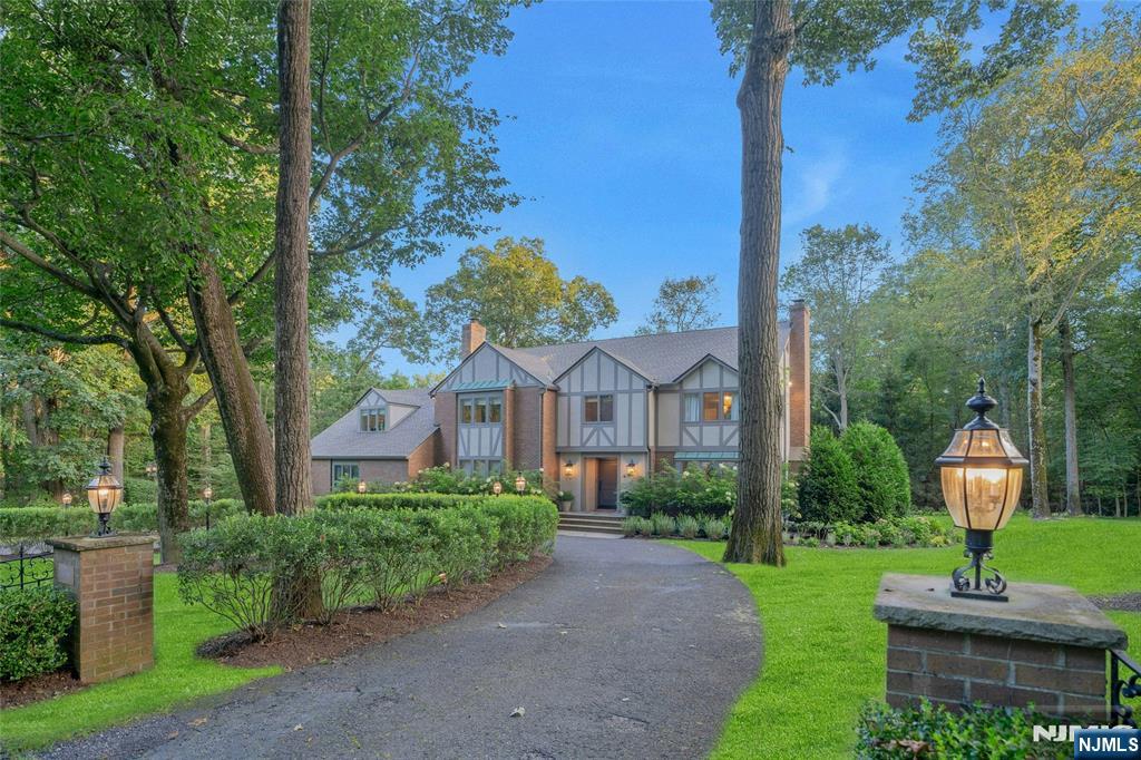 Property for Sale at 9 Deerfield Drive, Woodcliff Lake, New Jersey - Bedrooms: 6 
Bathrooms: 5.5 
Rooms: 11  - $2,800,000