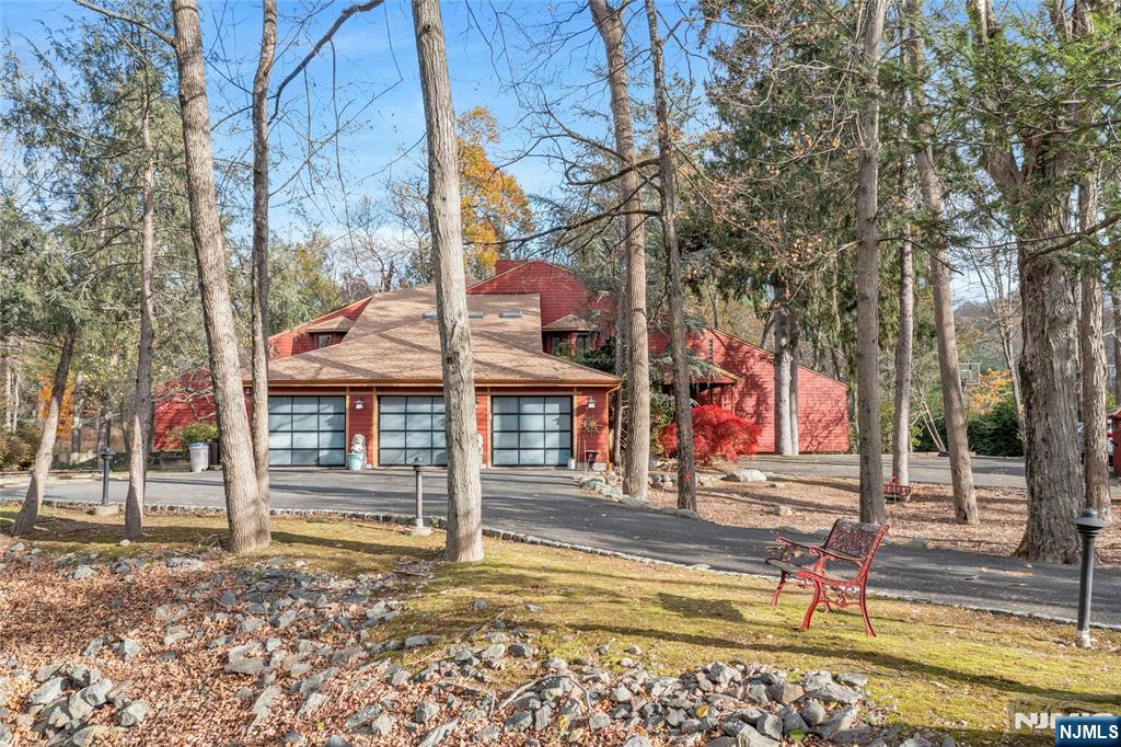 262 W Saddle River Road