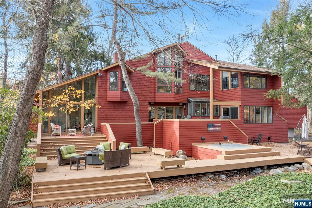 262 W Saddle River Road