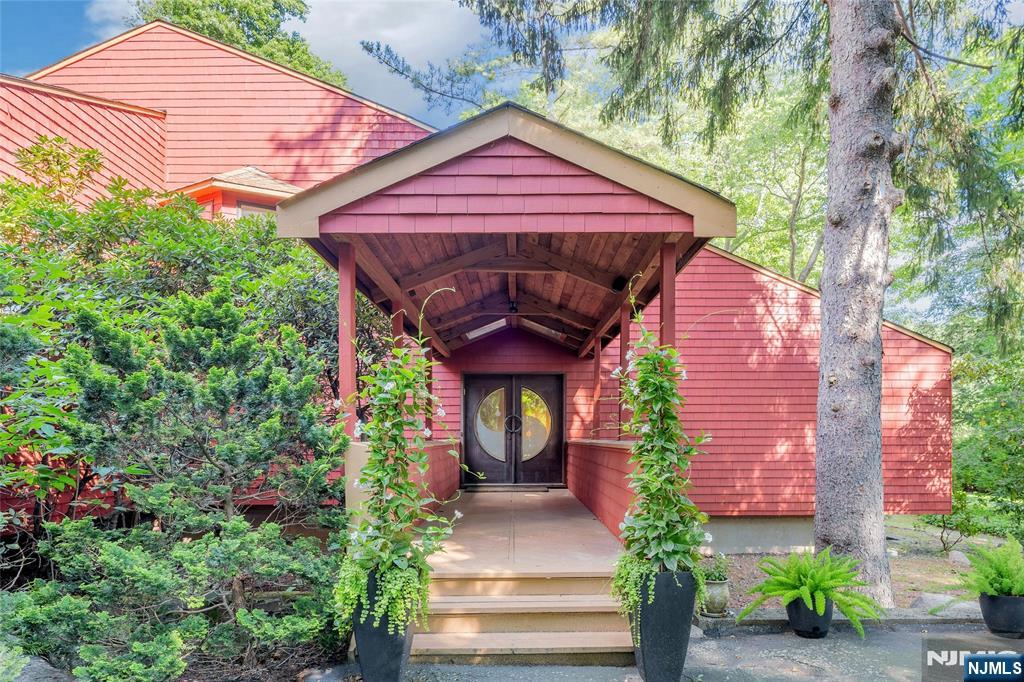 262 W Saddle River Road