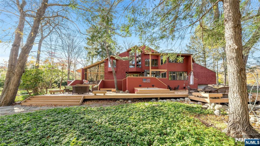 262 W Saddle River Road